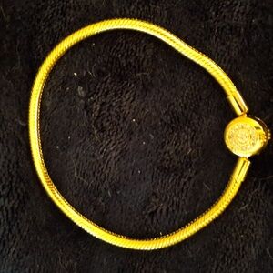 NWOT Gold Moments Sparkling Crown O Snake Bracelet